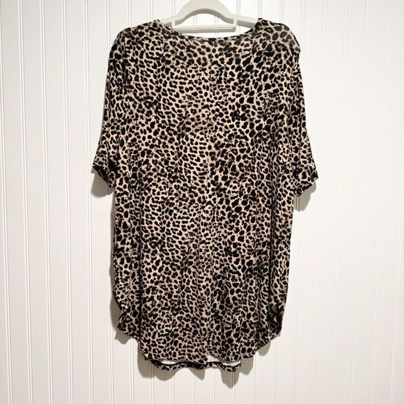 Torrid Super Soft Knits Leopard V Neck Top Plus Size 2X - Picture 5 of 5